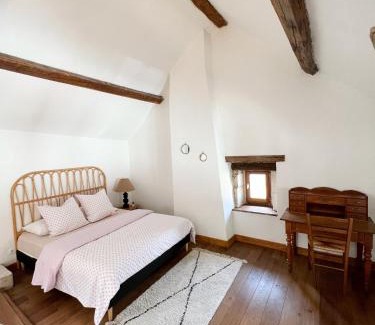 Molosmes House | Gite l'Orée des Vignes: Pet-Friendly Oceanfront Retreat