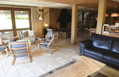 Hatrival Bed & Breakfast | Discover L'Orée du Bois: Family-Friendly Retreat Awaits