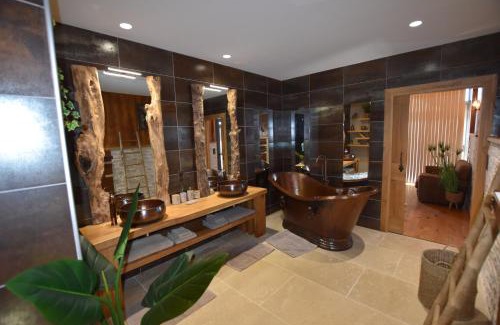 Eymet House | Discover L'Orée du Bois: Oceanfront Retreat with Spa & Pool