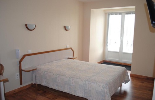 Notre-Dame-de-Monts Hotel | Discover Comfort at L'Orée Du Bois with Ocean Views