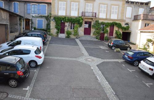 Lessy Apartment | Ideal Stay at L'orée du Saint Quentin with Fine Dining