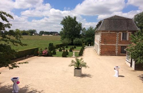Motteville House | Pet-Friendly L'orangerie Chambres d'Hôtes with Great Amenities