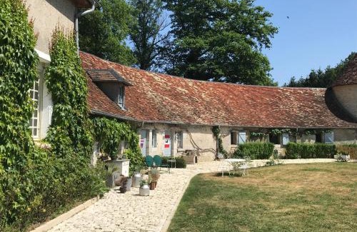 Quingey Bed & Breakfast | Relax at L’Orangerie de Malpas: Oceanfront Oasis with Pool