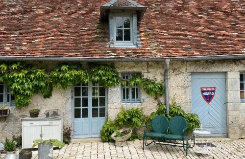 Quingey Bed & Breakfast | Relax at L’Orangerie de Malpas: Oceanfront Oasis with Pool