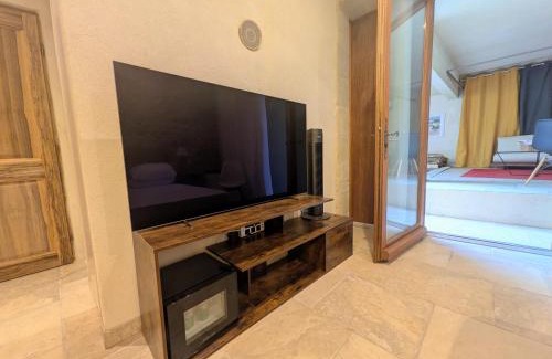 Calvisson House | Pet-Friendly Studio a l'Orangerie for Your Perfect Stay
