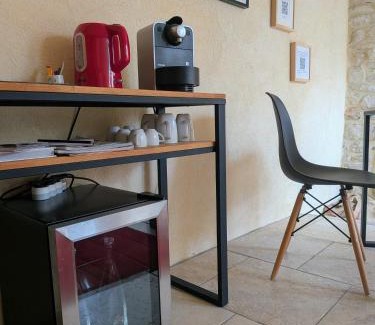 Calvisson House | Pet-Friendly Studio a l'Orangerie for Your Perfect Stay