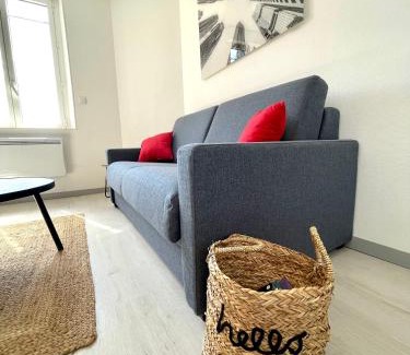 Centre Ville Apartment | Discover L'Oratoire: Family & Pet-Friendly Retreat