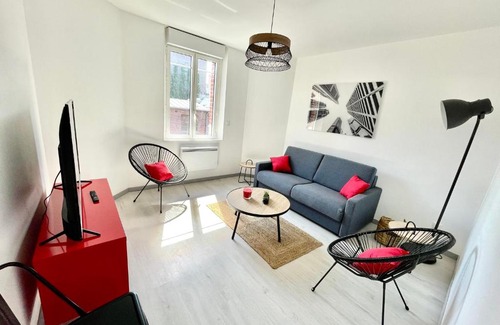 Centre Ville Apartment | Discover L'Oratoire: Family & Pet-Friendly Retreat