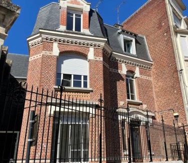 Centre Ville Apartment | Discover L'Oratoire: Family & Pet-Friendly Retreat