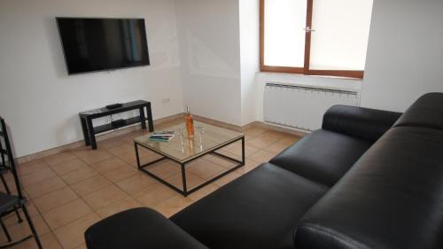 Saint-Laurent-de-Mure House | Highly Rated L'Orchidée: Your Perfect Getaway Near Eurexpo