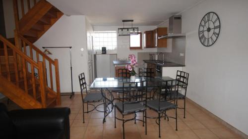 Saint-Laurent-de-Mure House | Highly Rated L'Orchidée: Your Perfect Getaway Near Eurexpo