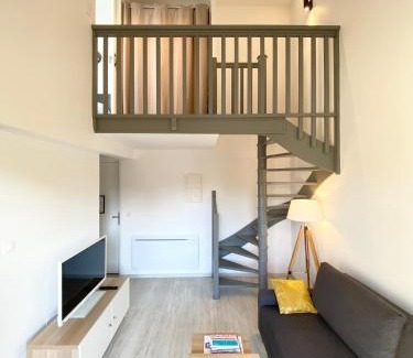 Tourgeville Apartment | Cozy L'OREE DE DEAUVILLE Duplex Near the Beach, Rated 8.7