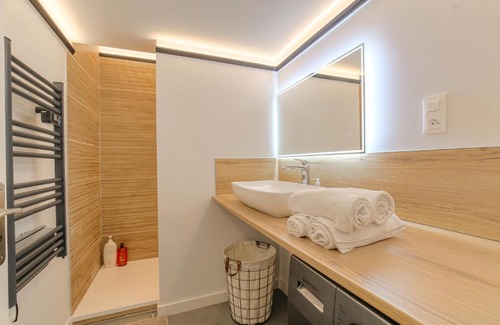 Villefranche-sur-Saone Apartment | Pet-Friendly L Original - Top Rated Stay with Free WiFi