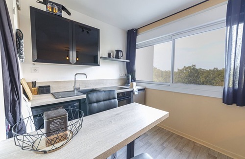 Roseraie - Orgemont Apartment | Cozy Studio Retreat with Kitchen and Spa Access