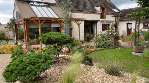 Nouan-sur-Loire Bed & Breakfast | Experience L'Orme Seul: Oceanfront Retreat with Top Ratings