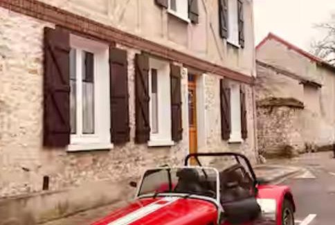 Provins House | Discover L'Ormerie: Oceanfront Escape with Pet-Friendly Perks