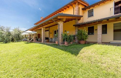 Molvena House | Discover Family-Friendly L'Oro Rosso with Kitchen Amenities