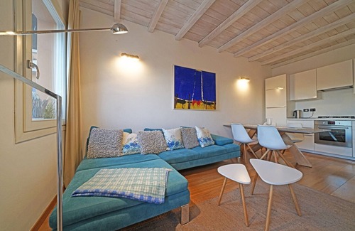 Salo Apartment | Lakeview Balcony Retreat: L'Orologio in Salò with 9.8 Rating