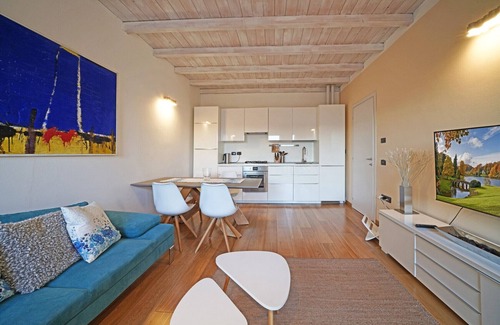 Salo Apartment | Lakeview Balcony Retreat: L'Orologio in Salò with 9.8 Rating