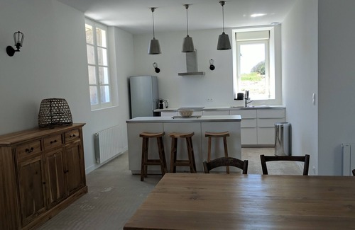 Saint-Colomb-de-Lauzun Villa | Discover L'Ostau: Poolside Retreat in Beautiful Périgord