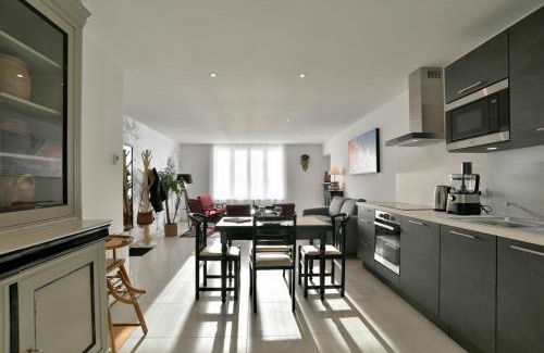 Cancale Apartment | Oceanfront Elegance at L'Ostra in Cancale Port