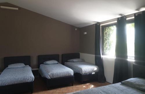 Chateau-Arnoux-Saint-Auban Bed & Breakfast | Discover L'Oustaou: Family-Friendly Retreat with Dining