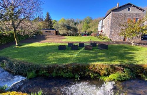 Orcines House | Family-Friendly Retreat at L'Oustal Des Dômes - Rated 9.5/10