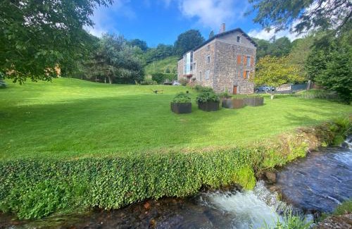 Orcines House | Family-Friendly Retreat at L'Oustal Des Dômes - Rated 9.5/10