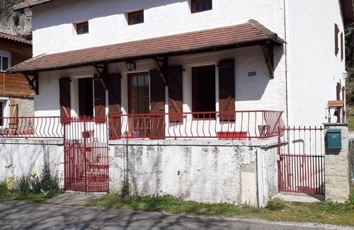 Saint-Martin-Labouval Villa | Discover L'oustal D'emilien: Family-Friendly Countryside Retreat