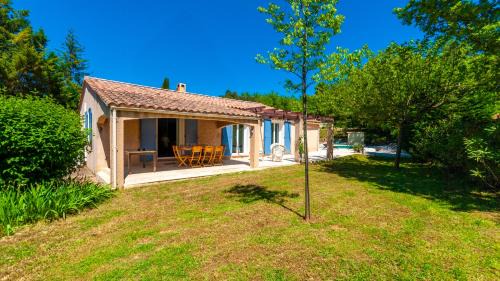Neoules Villa | Discover L'oustaou en Provence Verte with Oceanfront Views