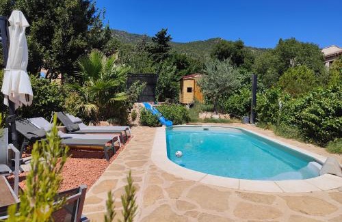Signes Apartment | Oceanfront Getaway at L'OUSTAOU - Rated 9.2/10!