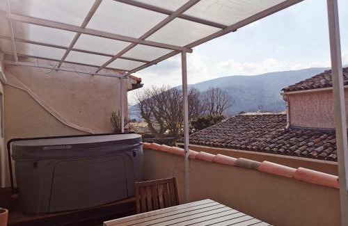 Signes Apartment | Oceanfront Getaway at L'OUSTAOU - Rated 9.2/10!