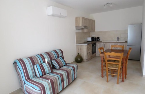 Grans Apartment | Top-Rated Family Retreat at L'Oustau with Premier Amenities