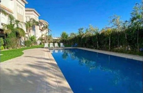 Al Bahraoyine Villa | Elegant l’ouverte Hotel with Inviting Pool Amenities
