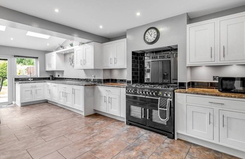Norwich House | Top-Rated Holt Rd Holiday Let with Family-Friendly Amenities