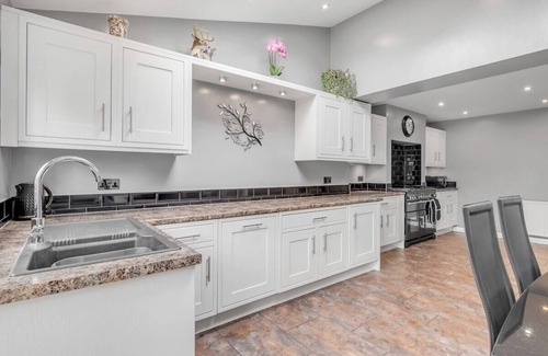 Norwich House | Top-Rated Holt Rd Holiday Let with Family-Friendly Amenities