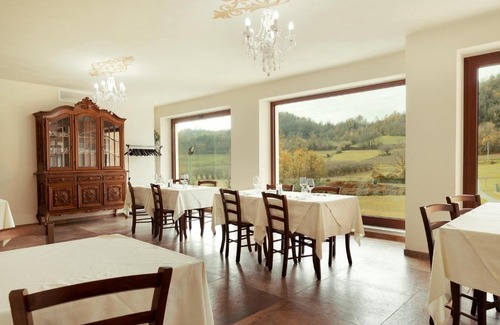 Cortanze House | Experience Comfort at L Piasi: Rated 9/10 with Pool & Hot Tub