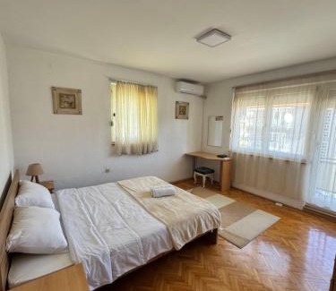 Ohrid Apartment | Top-Rated L's Apartment: Pet & Child Friendly Retreat