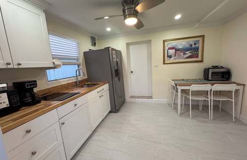 Westgate Apartment | L-Shaped Apartment with Full Kt, Bidet