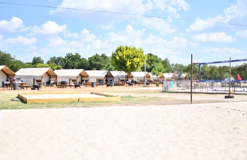 Sutherland Springs House | Discover Rio Cibolo: Unique Glamping Cabin Experience