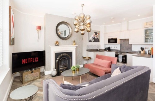 Leamington Spa Apartment | Discover L-Spa Boutique Apartments: Pet-Friendly Getaway