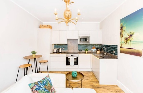 Leamington Spa Apartment | Relax in L-Spa Boutique Apartments with a Cozy Patio
