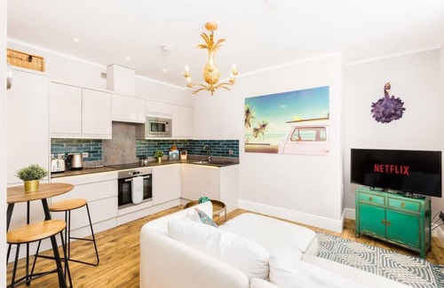 Leamington Spa Apartment | Relax in L-Spa Boutique Apartments with a Cozy Patio