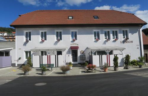 Tramelan Bed & Breakfast | Guest Rated: L'Union B&B - Cozy Family and Pet Friendly Stay
