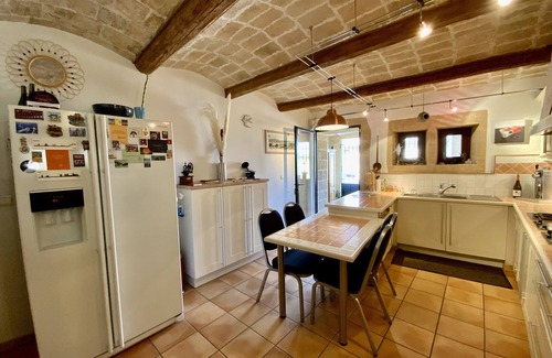 Pouzilhac House | Relax at L'Uzétienne: Poolside Residence with Breakfast
