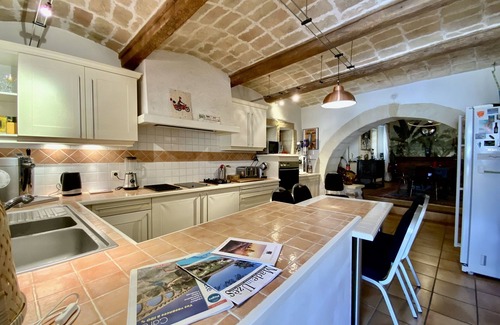 Pouzilhac House | Relax at L'Uzétienne: Poolside Residence with Breakfast