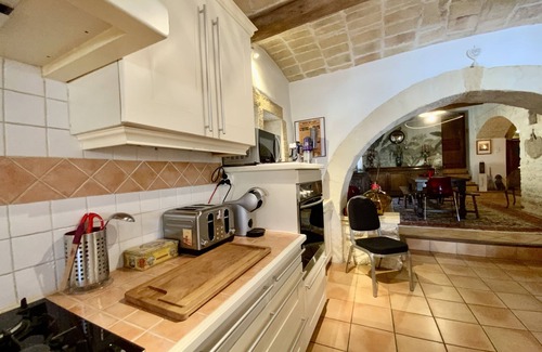 Pouzilhac House | Relax at L'Uzétienne: Poolside Residence with Breakfast