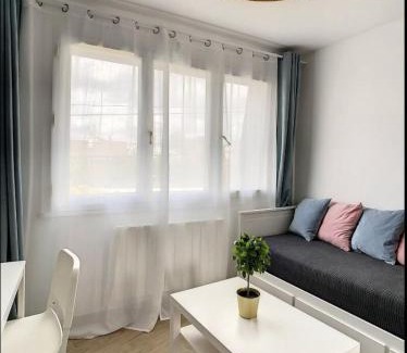 Livry-Gargan Apartment | Relaxing Villa Dengous Near CDG with Free Wifi for Families
