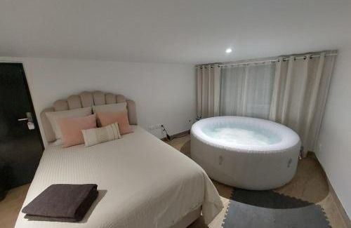 Livry-Gargan Apartment | Relax at L08 Jacuzzi 5 Etoile by Villa Dengous