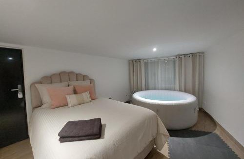 Livry-Gargan Apartment | Relax at L08 Jacuzzi 5 Etoile by Villa Dengous